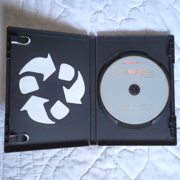 3/$15 🌸 Dora's Explorer Girls: Our First Concert - Picture 3 of 5